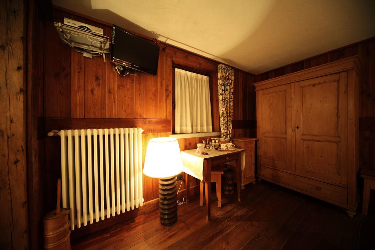 Eco Chalet Maison Dominique Challand-Saint-Anselme Bagian luar foto